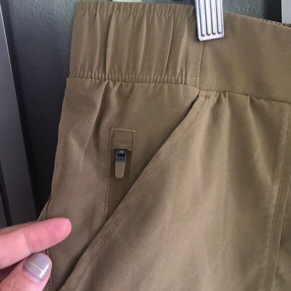 All in motion Olive khaki, green drawstring, short size L - Picture 2 of 5